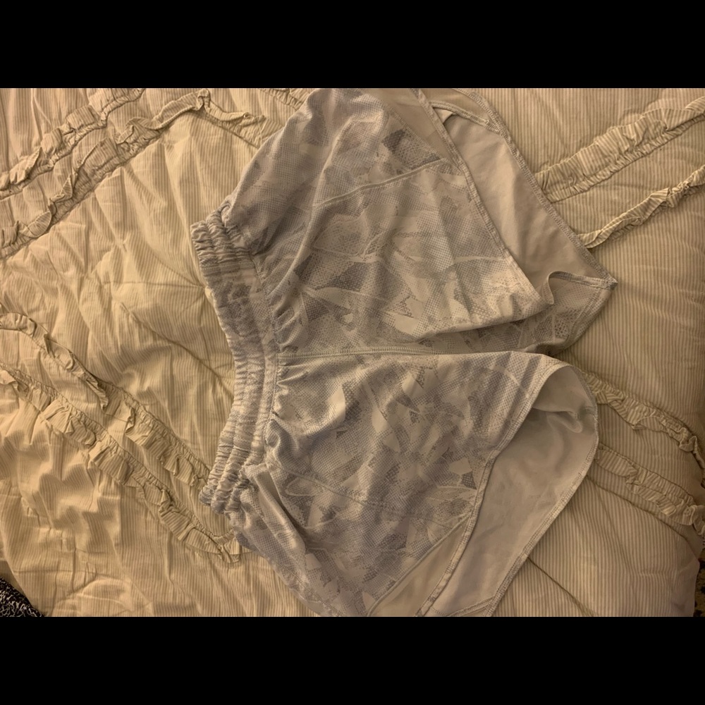 LULULEMON HOTTY HOT SHORTS 4inch